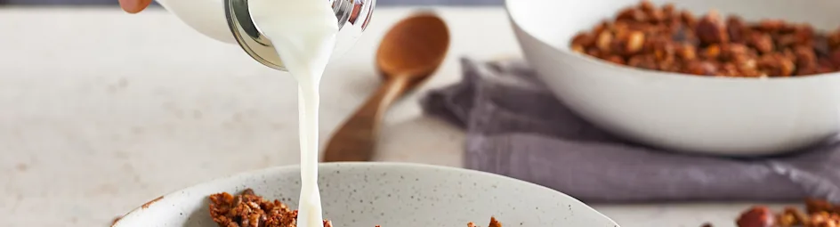 Crunchy banana-chocolate chip granola