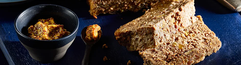 Kruidig gehaktbrood met pecan en rozijnen