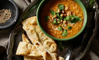 Hot currysoep met rode linzen en kokos