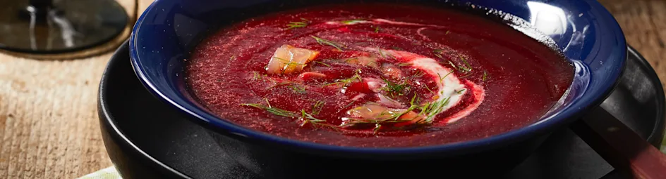 Funky bietensoep met gemarineerde zalm