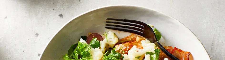 Bloemkoolsalade met krokante ham en druiven