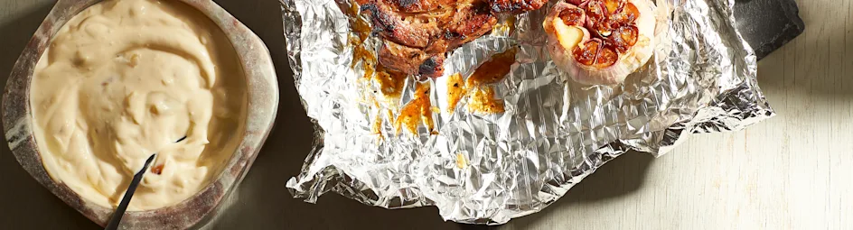 Schouderkarbonade met smokey knoflooksaus