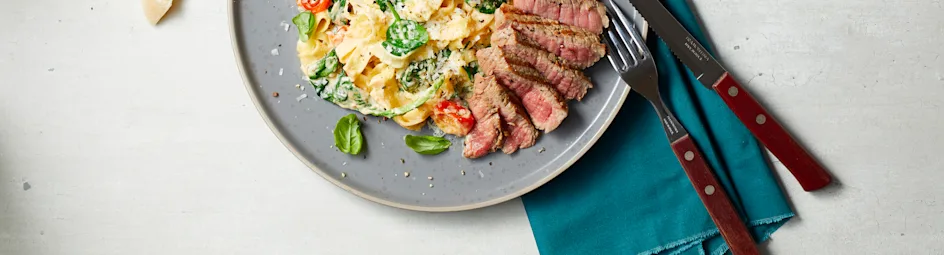 Romige tagliatelle met gegrilde biefstuk