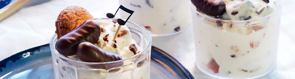 Bitterkoekjespudding met rumbonen