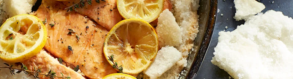Zalm met citroen en tijm in zoutkorst