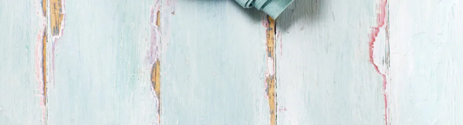 Focaccia-toast met erwtenhummus en sardine