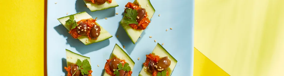 Komkommerschuitjes met pittige wortelspread