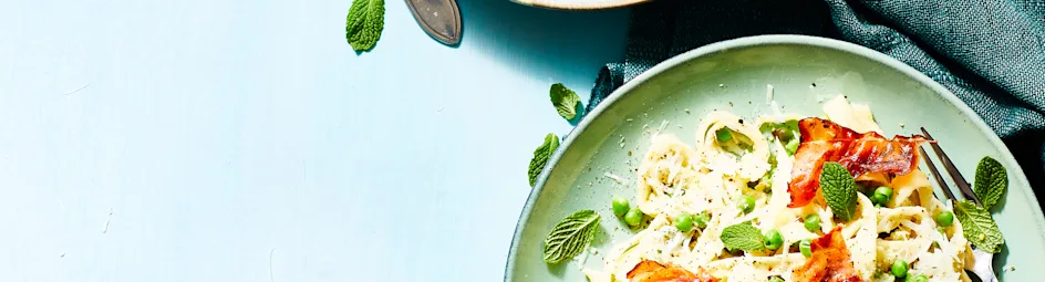 Tagliatelle alla carbonara met doperwten