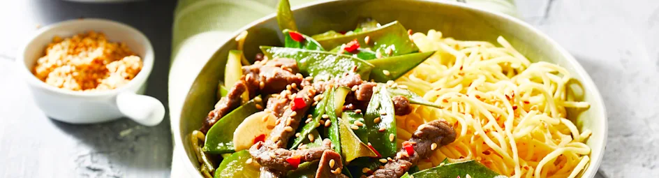 Peultjes met komkommer en biefreepjes in oestersaus