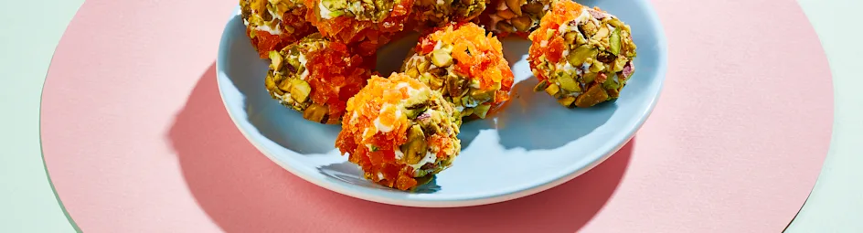 Abrikoos-pistacheballetjes van geitenkaas