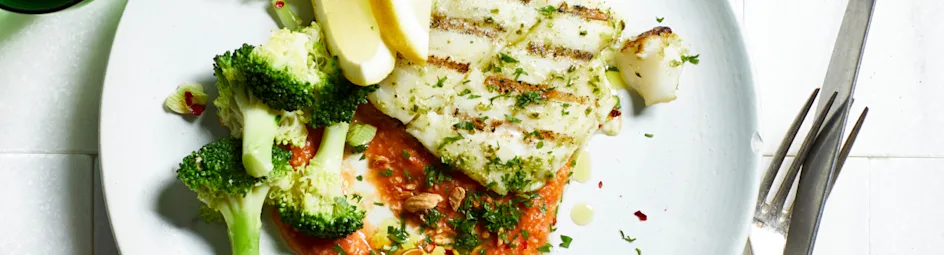 Geroosterde kabeljauw met pittige tomatensaus