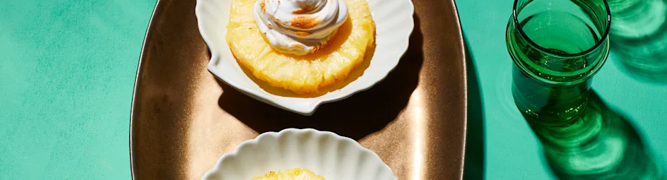 Ananas-meringue met kardemom-yoghurtijs