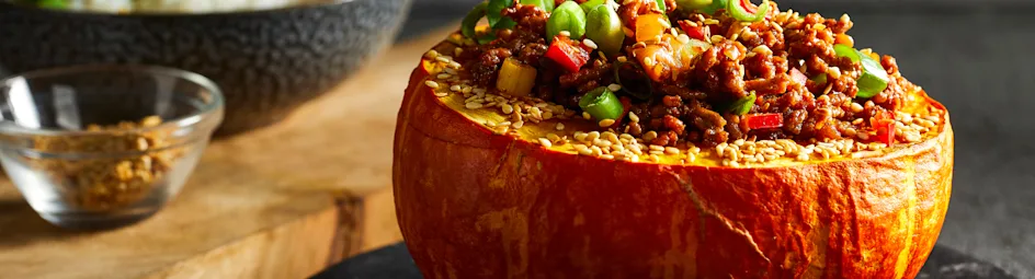 Gevulde pompoen met hoisin-gehakt