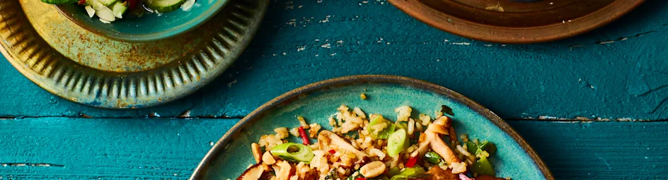 Gebakken rijst met bosui, shiitake en pinda