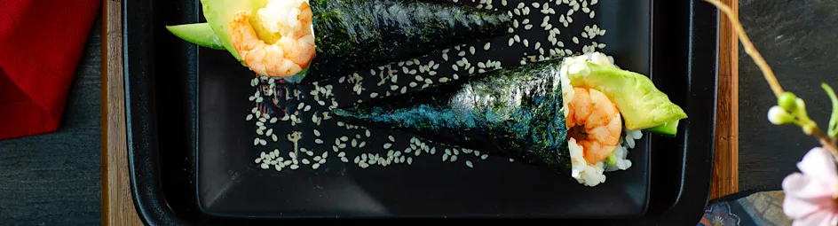 Temaki sushi met pikante garnaal