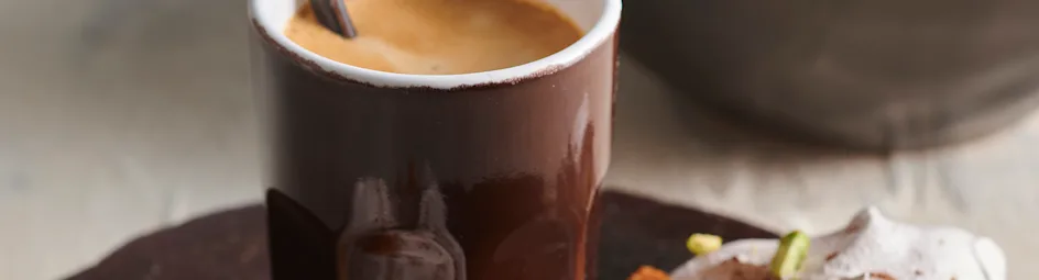 Cacao-wolken met abrikoos en pistache