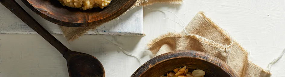 Zilvervliesrijst-custard met vanille en frambozen