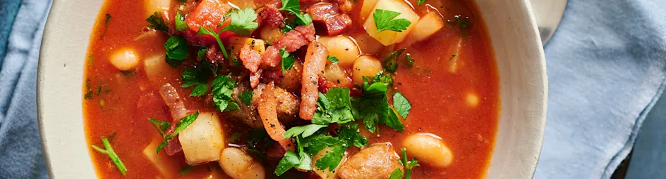 Stevige maaltijdsoep met koolraap en worst