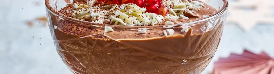 Chocolademousse met gember en granaatappel
