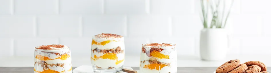 Laagjesdessert met chocokoekjes, sinaasappel en stracciatellayoghurt
