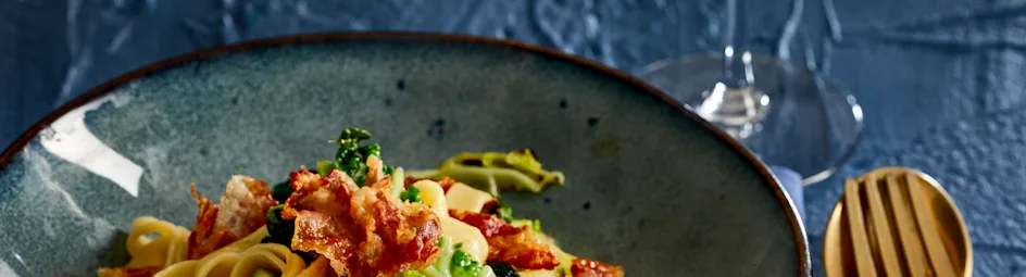 Tagliatelle met savooiekool in romige eiersaus