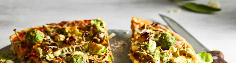 Pizza met spruitjes, prei en gruyère