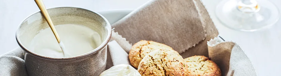 Rozijnenkoekjes met room en honing