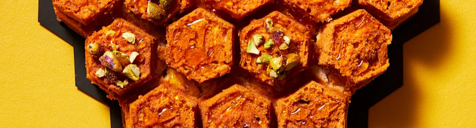 Honingcake met pistache-crunch