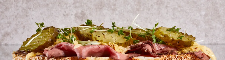 Open tosti met rosbief en kaas