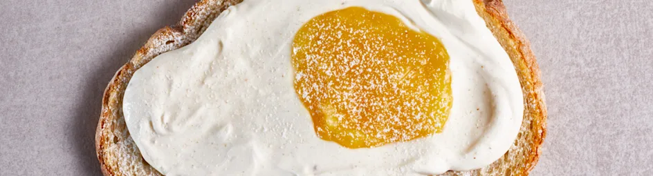 Sandwich lemon curd met mascarpone en gestampte muisjes