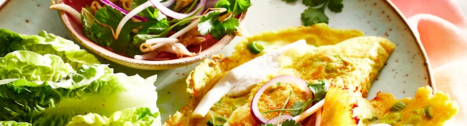 Vietnamese banh xeo met mihoen en kip