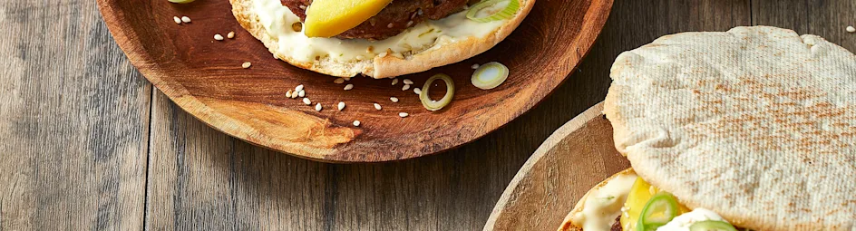 Thaise burger met mango en sesam