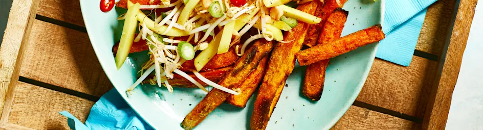 Maaltijdsalade van zoete aardappel en pinda's