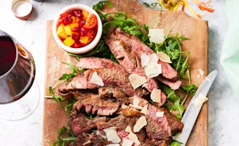 Geroosterde ribeye met tomaat-granaatappelsalsa