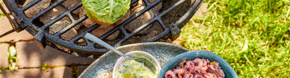 Gegrilde little gem met garnalen