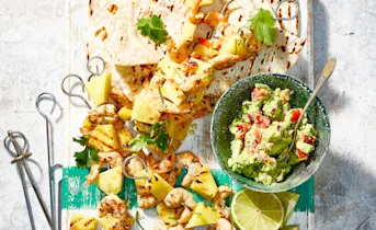 Tortilla met garnalen-ananassaté
