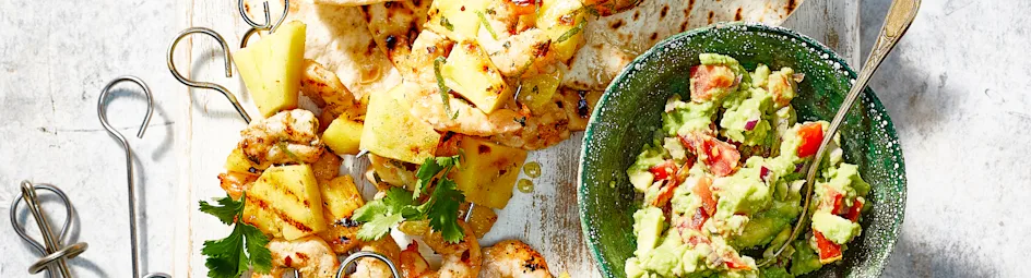 Tortilla met garnalen-ananassaté