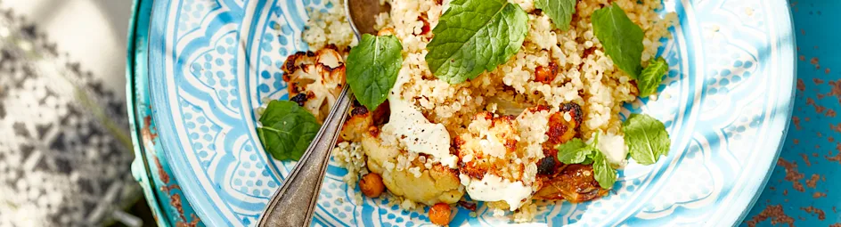 Quinoa-salade met bloemkool en currydressing