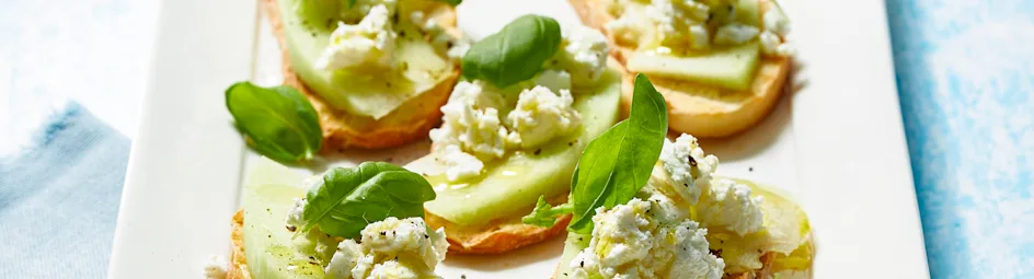 Bruschetta met geitenkaas en galiameloen