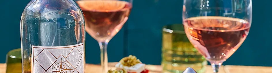 Pintxo's met geroosterde paprika, feta en walnootcrumble