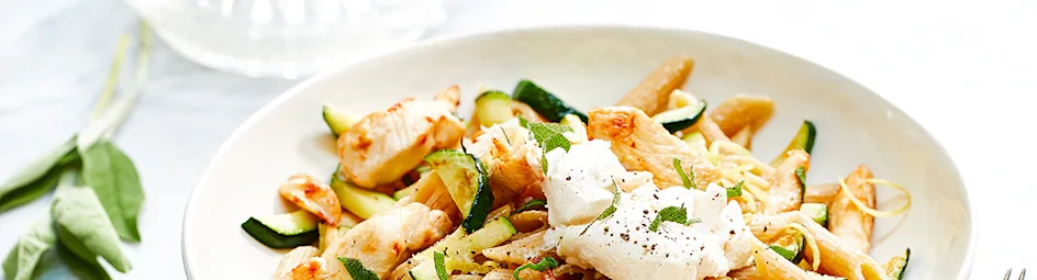 Pasta met kip, citroen en salie