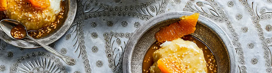 Vanillerijst-timbaaltje met sinaasappel en karamel-sesamsaus