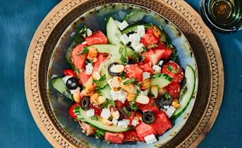 Watermeloensalade met pittige amandelen