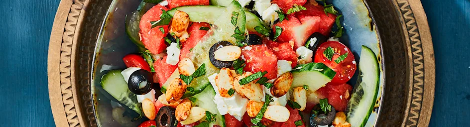 Watermeloensalade met pittige amandelen