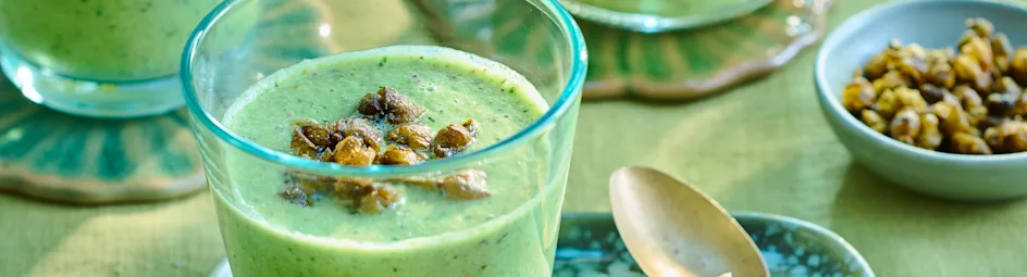 IJskoude komkommersoep met gefrituurde kappertjes