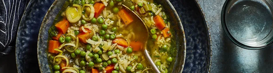 Doperwtensoep met worteltjes en rijst