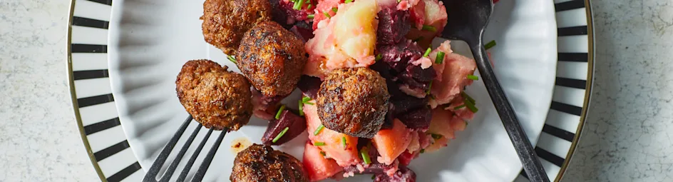 Bietjesstamppot met appel en gehaktballetjes