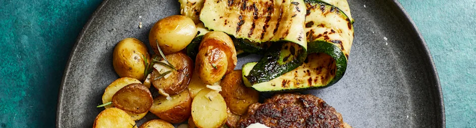 Gehakt-cordon bleu met tuinkruidensaus