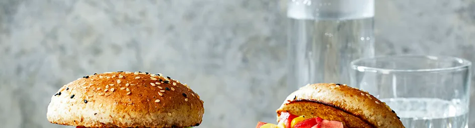 Mexicaanse groenteburger met limoenmayonaise