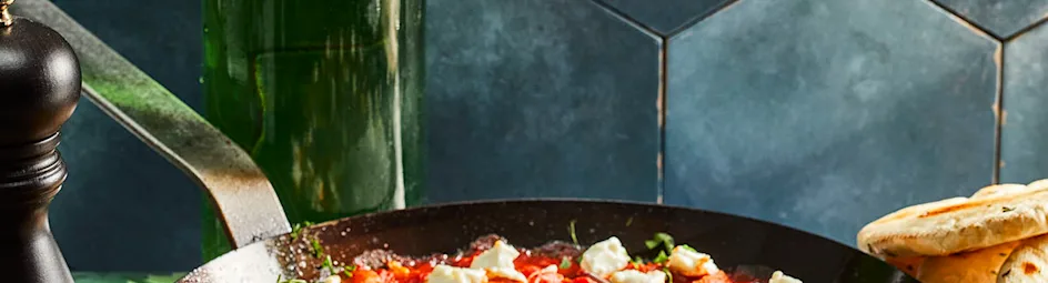 Shakshuka met aubergine en geitenkaas